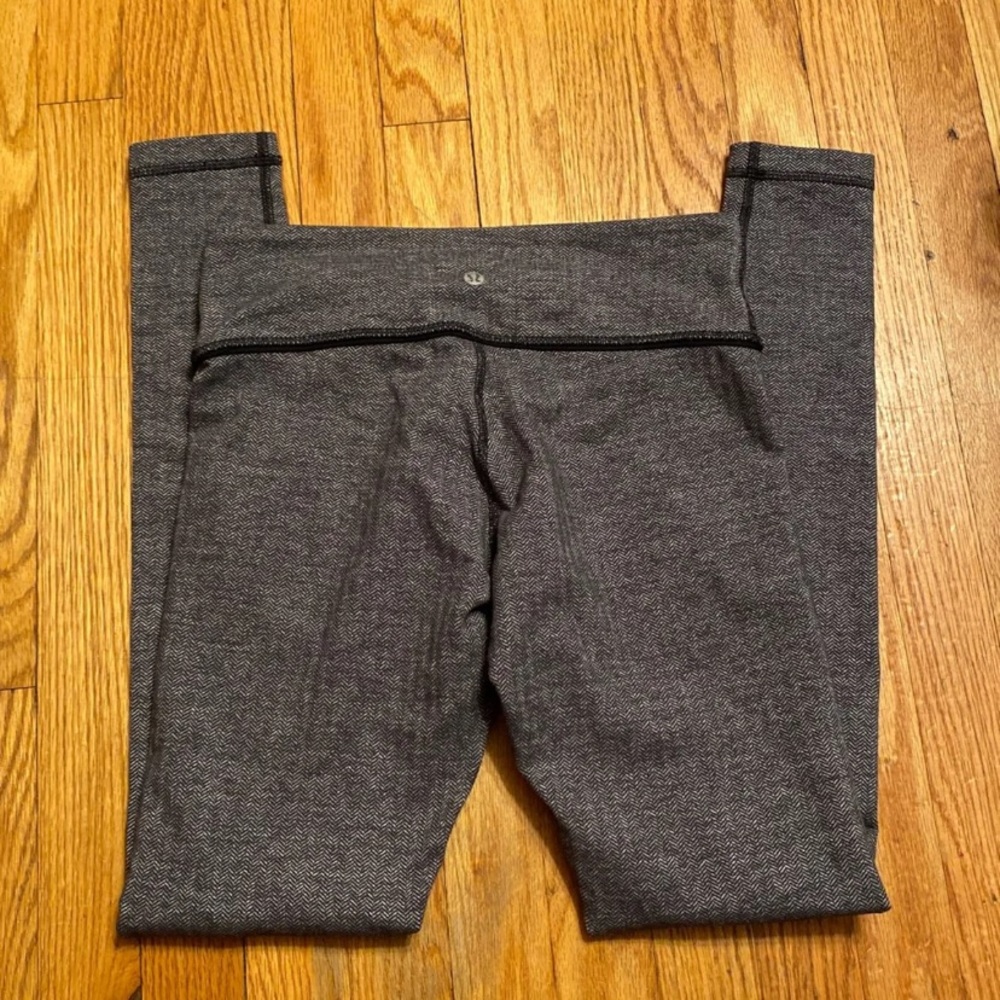 Lululemon - Picture 3 of 4